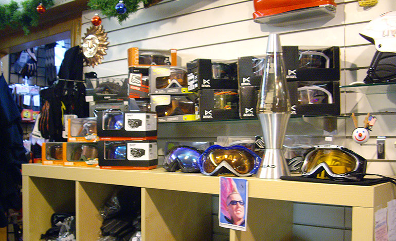Ski and snowboard goggles and other snow accessories shop in Kent, WA / Federal Way area - Moxies.