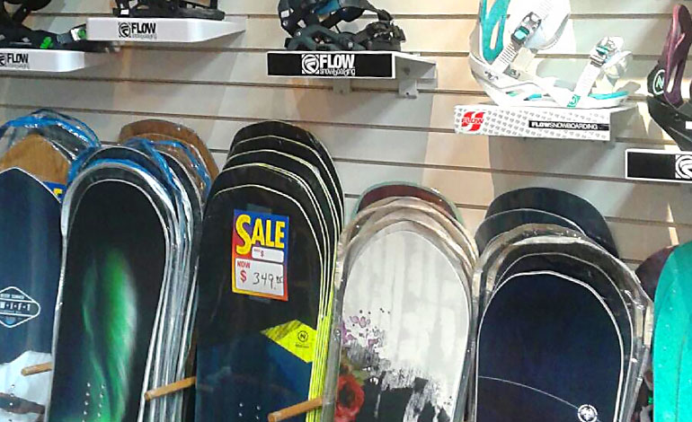 Affordable, discounted snowboards and hot name brands at Moxies in Kent, WA and the Federal Way area.